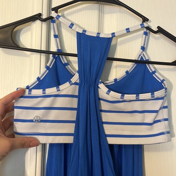Lululemon tank top size 4 with built in sports bra - Picture 5 of 6